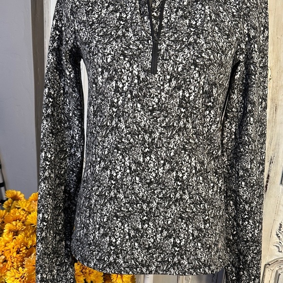 Spyder Active Black and White Women's Workout 1/4 Zip Jacket - Picture 3 of 12